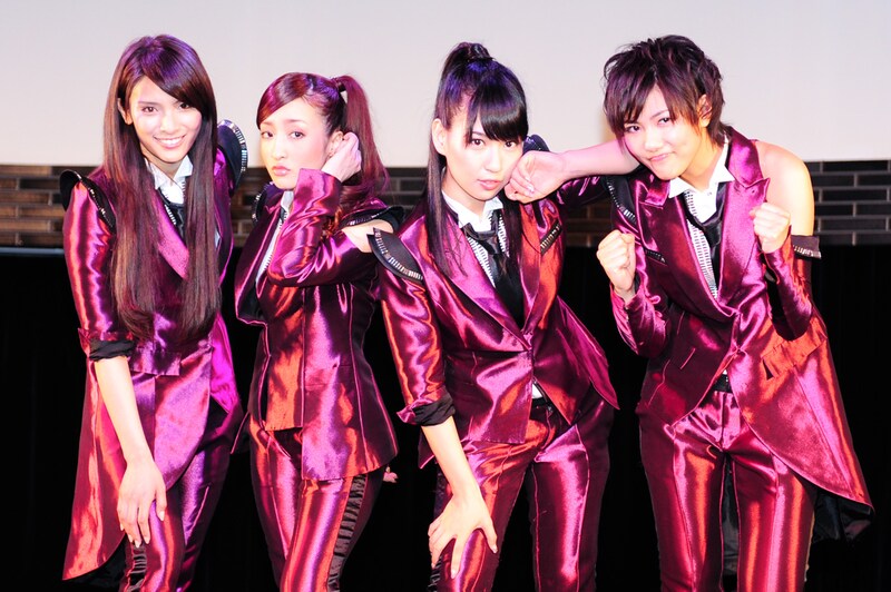 お披露目会で国内初のパフォーマンスに臨んだDiVAの4人（写真左から秋元才加、梅田彩佳、増田有華、宮澤佐江）。