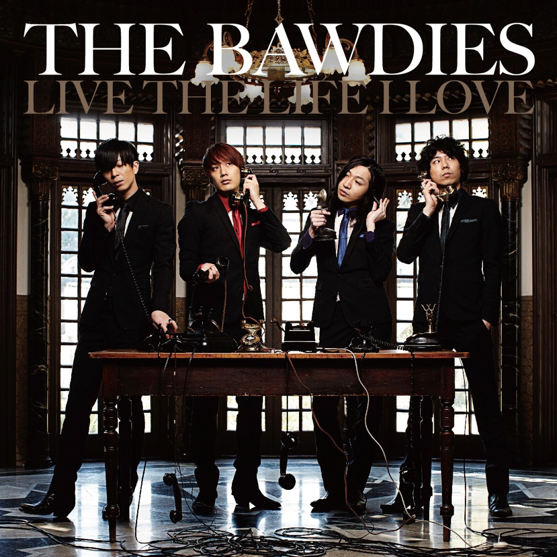 写真はニューアルバム「LIVE THE LIFE I LOVE」のジャケット。