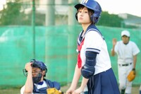 映画「もし高校野球の女子マネージャーがドラッカーの『マネジメント』を読んだら」のワンシーン。 (C)2011「もしドラ」製作委員会