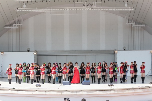イベント最後を締めくくった「誰かのために」の歌唱シーン。