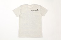 写真はチャリティTシャツの裏デザイン。