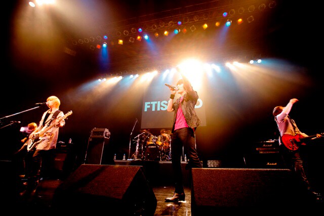 この日はシングル「SATISFACTION」表題曲＆カップリング曲「Friends」「I want」をライブで披露。