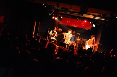 写真は4月23日のチャリティライブ「What can I do!」の様子。