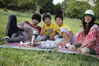 写真は映画「奇跡」のワンシーン。 (C)2011「奇跡」製作委員会