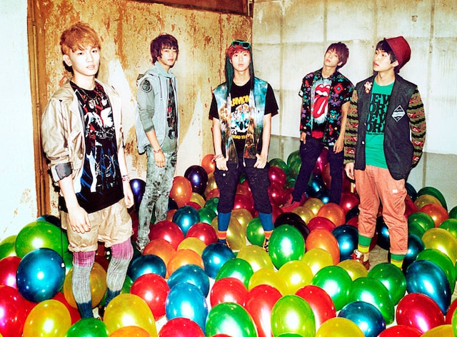 SHINee（左からKEY、MINHO、TAEMIN、JONGHYUN、ONEW）