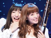 神田沙也加（写真左）とalan（右）。