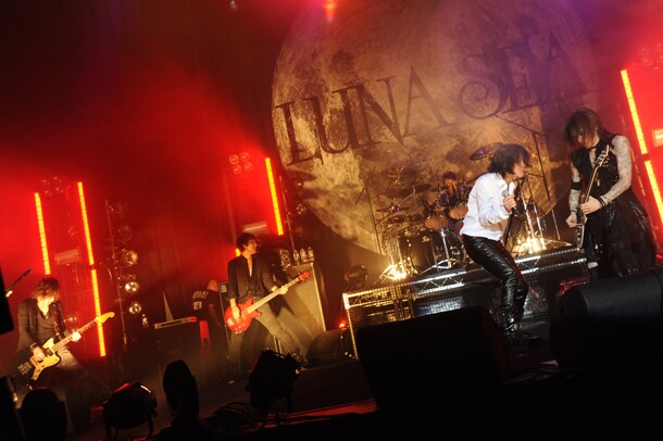 写真は「LUNA SEA 3D IN LOS ANGELS」の1シーン。(C)2011 by LUNA SEA inc.