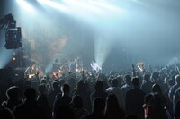 写真は「LUNA SEA 3D IN LOS ANGELS」の1シーン。(C)2011 by LUNA SEA inc.