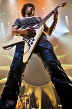 最新ライブDVD「KAZUYOSHI SAITO LIVE TOUR 2010 STUPID SPIRIT Live at ZEPP TOKYO 2011.12.12」が好評の斉藤和義。