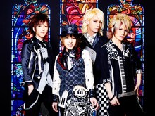 新メンバー・タイゾ（写真右）を迎え、再スタートを切ったKra。