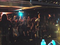 写真はギルガメッシュアメリカツアーのニューヨーク公演の様子。