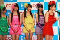 「ももクロ賞」はリーダー百田夏菜子（写真右端）が発表。