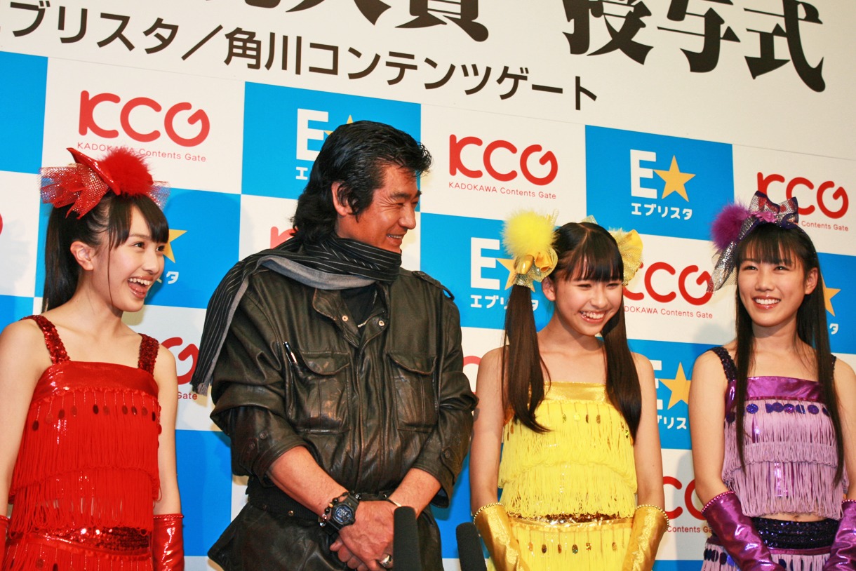 最後に「ももクロZへ恋愛に対する助言を」と問われた藤岡は、苦笑いしながらも「人を認めて人をうやまう尊敬の気持ち。生かされし我が命に心より感謝する気持ち。そういう謙虚な気持ちには、とても成長させてもらえると思うな。そうすればすてきな人に出会えると思うね」とアドバイス。