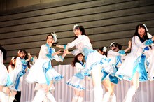 「バンザイVenus」を披露するSKE48選抜メンバー。