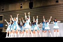 「バンザイVenus」を披露するSKE48選抜メンバー。