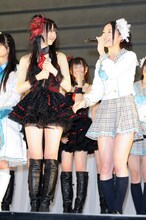 松井玲奈（写真左）、松井珠理奈（右）