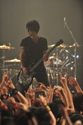 写真は5月5日の「J 14th ANNIVERSARY SPECIAL LIVE Set FIRE Get HIGHER -FIRE HIGHER 2011-」公演の様子。