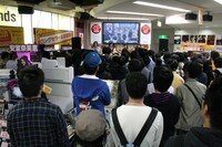 タワーレコード新宿店インストアイベントの様子。