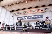 今週の人気の画像6位は「GLAY、ラジオ公録イベントにファン3000人熱狂」より、「FM802×GLAY Presents『BUGGY CRASH NIGHT』公開録音 "Thank you for your love"」の模様。