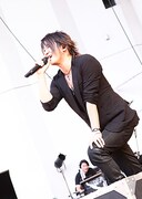 今週の人気の画像9位は「GLAY、ラジオ公録イベントにファン3000人熱狂」より、「FM802×GLAY Presents『BUGGY CRASH NIGHT』公開録音 "Thank you for your love"」の模様。
