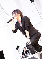 今週の人気の画像9位は「GLAY、ラジオ公録イベントにファン3000人熱狂」より、「FM802×GLAY Presents『BUGGY CRASH NIGHT』公開録音 "Thank you for your love"」の模様。