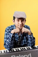 大阪公演に出演する緑原敬之。