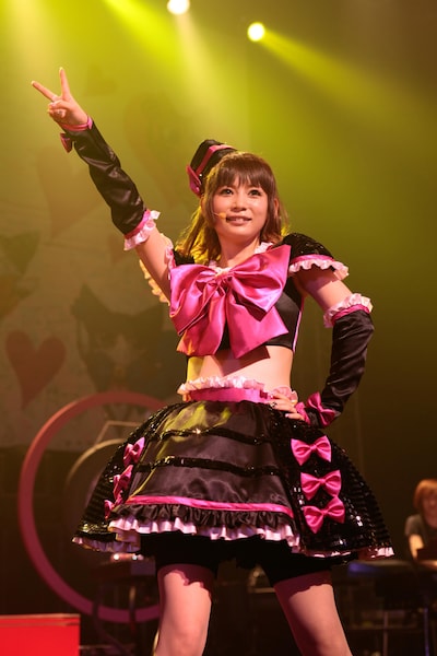 「ロックな女」宣言をしたしょこたんだったが、アンコールの「スペシャルアニソンメドレー」では思わず高まりすぎて、ウルトラオレンジを振り回しヲタ芸を打ってしまう場面も。