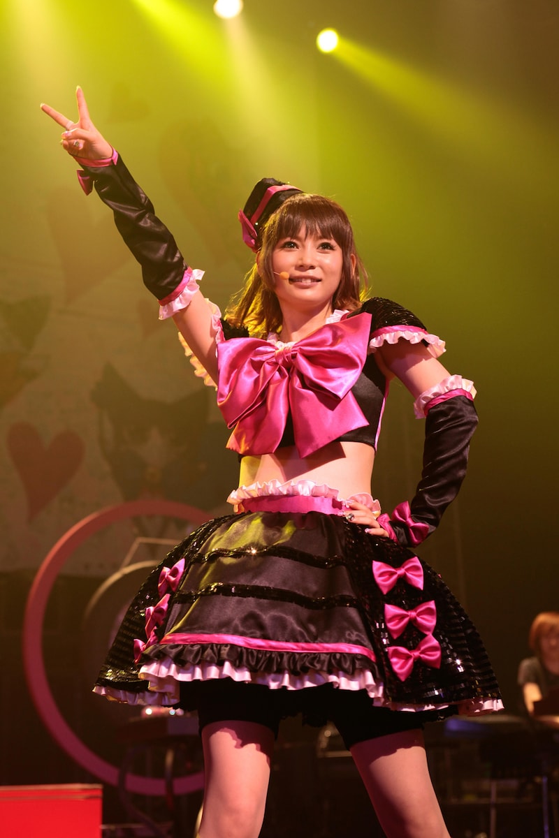 「ロックな女」宣言をしたしょこたんだったが、アンコールの「スペシャルアニソンメドレー」では思わず高まりすぎて、ウルトラオレンジを振り回しヲタ芸を打ってしまう場面も。