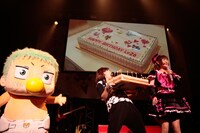 ゴージャスなバースデーケーキに感動するしょこたん。