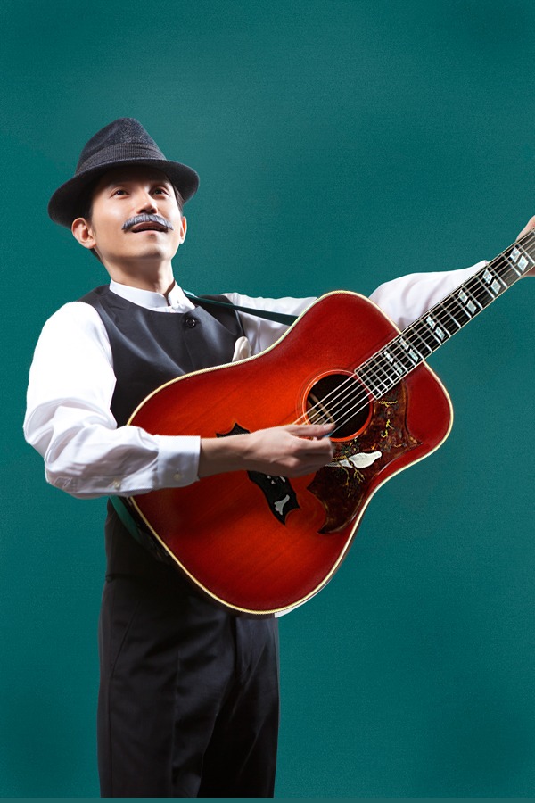 東京公演に出演する谷村伸一。