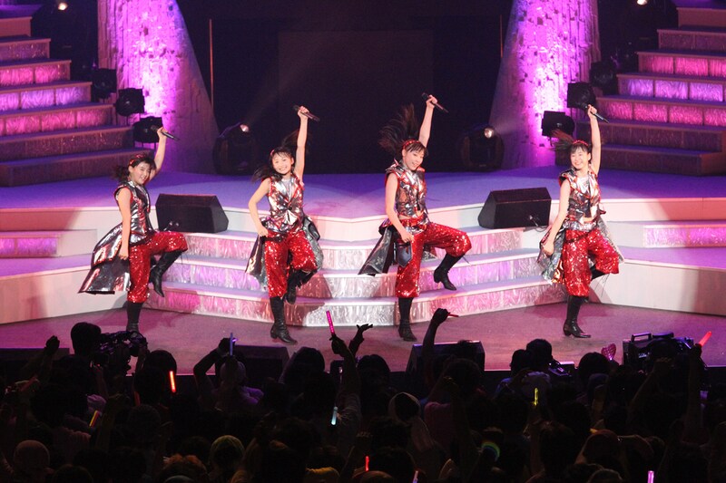 9期メンバーの鈴木香音、鞘師里保、譜久村聖、生田衣梨奈(写真左から)。