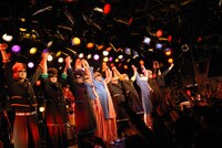 アンコールで挨拶する氣志團とニューロティカ。