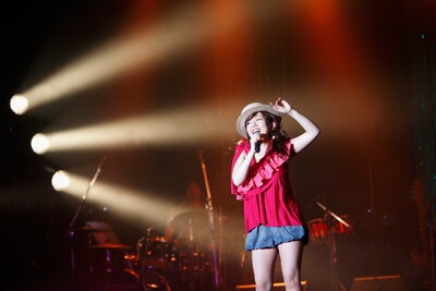 ライブで披露された新曲を含む最新アルバム「ホログラフィー」は7月6日発売。オリジナルアルバムは前作「マキノユイ。」以来およそ3年3カ月ぶりだ。