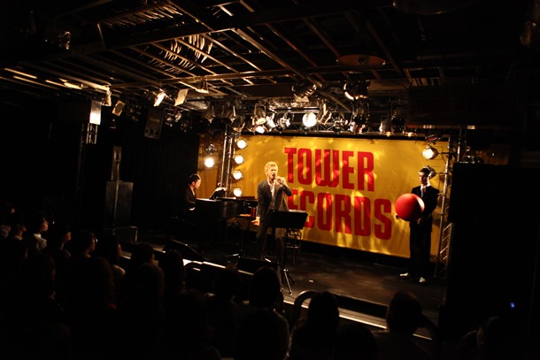 激選を勝ち抜いて招待されたファン70人は、貴重なひとときを存分に楽しんでいた。