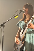 宮本菜津子(写真は昨年5月に行われたMASS OF THE FERMENTING DREGSのライブの模様)