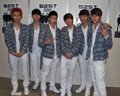 ハイタッチ会より。写真左からチャン・ヒョンスン、ヨン・ジュンヒョン、イ・ギグァン、ヤン・ヨソプ、ユン・ドゥジュン、ソン・ドンウン。