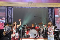 「PUFFY TOUR 2011 "Time For ACTION"」日比谷野外大音楽堂公演の様子。