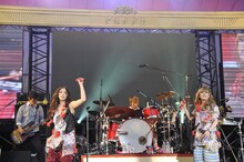 「PUFFY TOUR 2011 "Time For ACTION"」日比谷野外大音楽堂公演の様子。