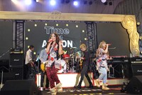 「PUFFY TOUR 2011 "Time For ACTION"」日比谷野外大音楽堂公演の様子。