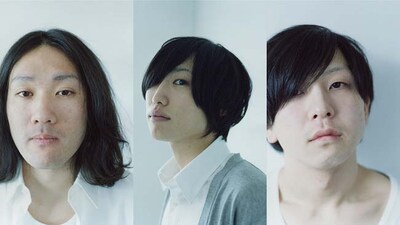 写真左端が脱退を発表した吉岡紘希。