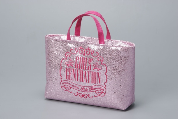 アルバム「GIRLS' GENERATION」豪華初回限定盤ボックスに同梱される特製ミニバッグ。