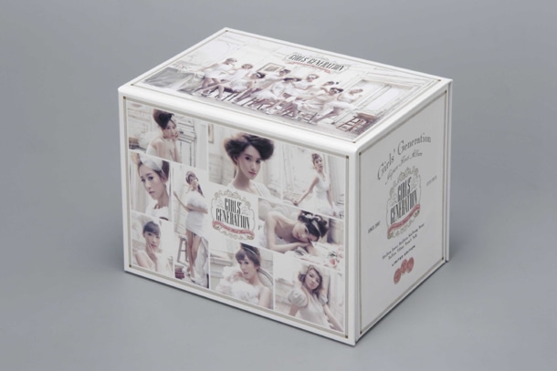 写真はアルバム「GIRLS' GENERATION」豪華初回限定盤ボックスの外観。