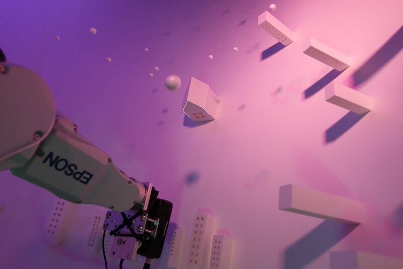 写真は新曲「ルル」ビデオクリップのワンシーン。