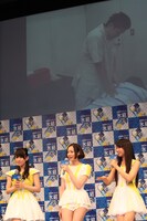 マッサージを受けている写真を公開してトークを展開した3人。