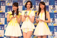 写真は本日5月18日に行われた記者会見でのフォトセッションの様子。