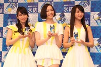 写真は本日5月18日に行われた記者会見でのフォトセッションの様子。