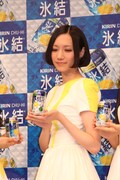 今週の人気の画像10位は「Perfume『氷結』新CMに出演『よく3人で飲んでます』」より、記者会見でののっち。