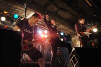 5月14日に新宿LOFTで行われた「LIVE LIFE LINE TOUR」初日の模様。