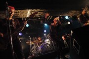 5月14日に新宿LOFTで行われた「LIVE LIFE LINE TOUR」初日の模様。