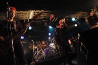 5月14日に新宿LOFTで行われた「LIVE LIFE LINE TOUR」初日の模様。